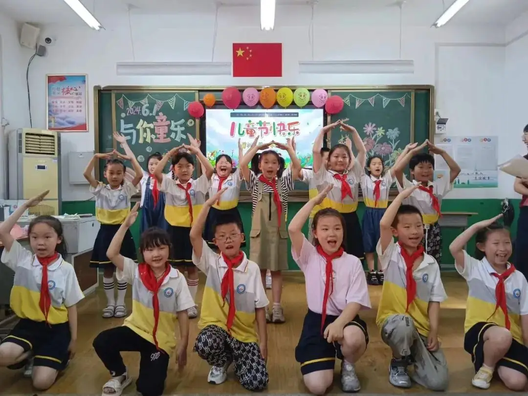 花样少年 欢庆六一 ——龙泉街道董村小学组织开展“庆六一”联欢活动 第35张 花样少年 欢庆六一 ——龙泉街道董村小学组织开展“庆六一”联欢活动 第35张