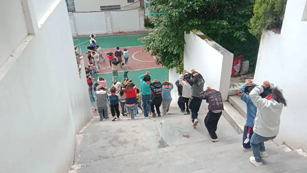 宜东镇梨园小学地震应急演练 第15张 宜东镇梨园小学地震应急演练 第15张