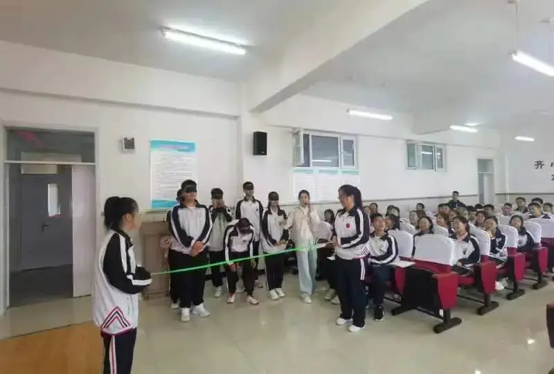 减压赋能悦身心 凝心聚力迎中考——育龙学校开展中考减压赋能心理团体辅导活动 第12张 减压赋能悦身心 凝心聚力迎中考——育龙学校开展中考减压赋能心理团体辅导活动 第12张