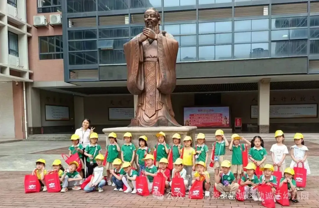 “初探小学·礼遇成长”--勤诚达幼儿园之走进小学 第7张 “初探小学·礼遇成长”--勤诚达幼儿园之走进小学 第7张