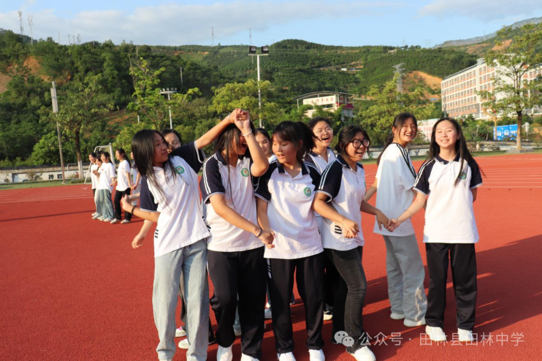 心向阳光,迎战中考——田林中学开展九年级学生心理健康教育素质拓展活动 第10张 心向阳光,迎战中考——田林中学开展九年级学生心理健康教育素质拓展活动 第10张