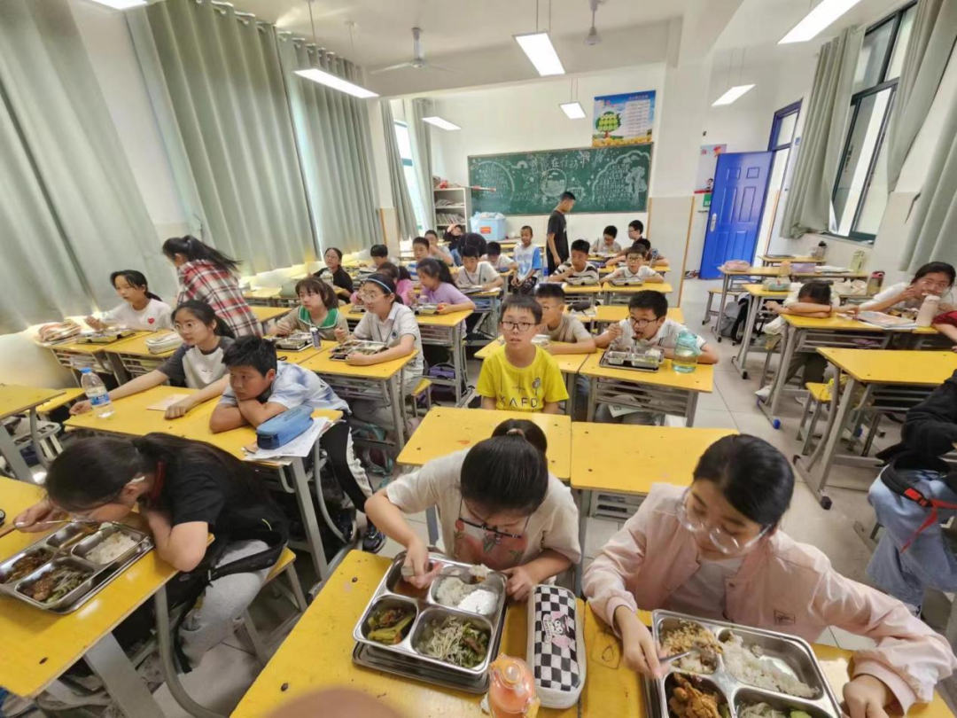 六安市梅山路小学举行膳食委员会家长开放日活动 第5张 六安市梅山路小学举行膳食委员会家长开放日活动 第5张