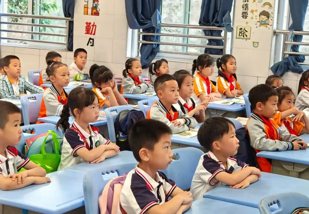【艾幼动态】走进小学,玉艾携手,筑梦成长--科技城新区艾乐幼儿园参观小学记 第29张 【艾幼动态】走进小学,玉艾携手,筑梦成长--科技城新区艾乐幼儿园参观小学记 第29张