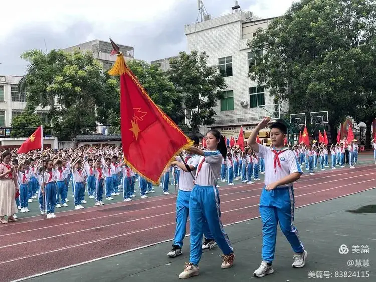 “你好 红领巾”嘉积镇中心学校第三小学2024年一年级新队员入队仪式 第14张 “你好 红领巾”嘉积镇中心学校第三小学2024年一年级新队员入队仪式 第14张