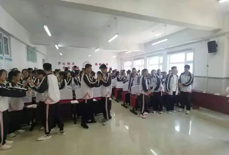 减压赋能悦身心 凝心聚力迎中考——育龙学校开展中考减压赋能心理团体辅导活动 第11张 减压赋能悦身心 凝心聚力迎中考——育龙学校开展中考减压赋能心理团体辅导活动 第11张