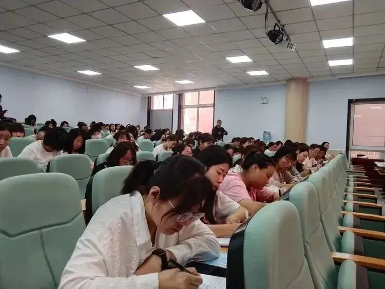 迁西县实验小学“魅力课堂”建设研讨课暨“以评促研 双向奔赴”教研活动 第22张 迁西县实验小学“魅力课堂”建设研讨课暨“以评促研 双向奔赴”教研活动 第22张