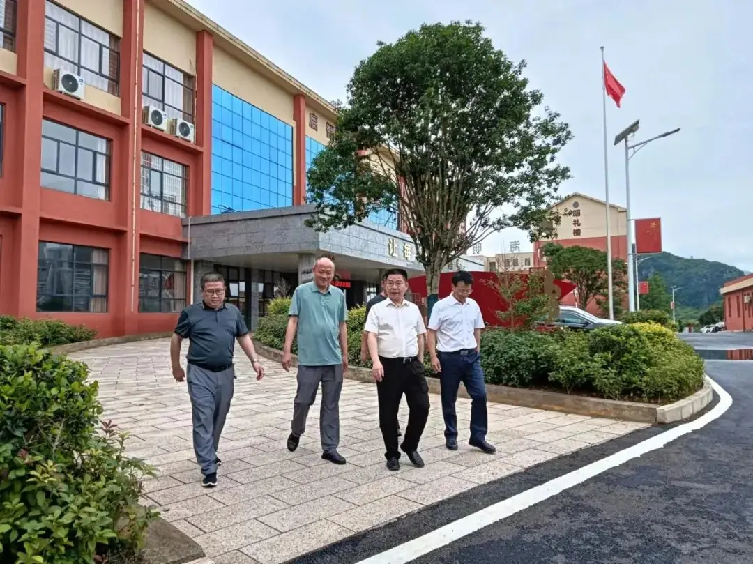 情暖学子,助力高考|江永县委书记唐德荣莅临我校检查指导高考准备工作 第1张 情暖学子,助力高考|江永县委书记唐德荣莅临我校检查指导高考准备工作 第1张