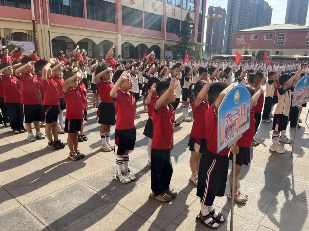 参观小学初体验  幼小衔接促成长——林州市第一实验幼儿园参观小学掠影(一) 第8张