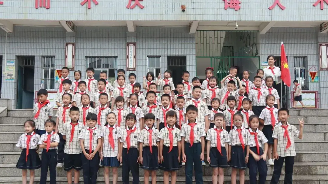 红领巾爱祖国--西津小学2024年少先队入队仪式 第39张 红领巾爱祖国--西津小学2024年少先队入队仪式 第39张