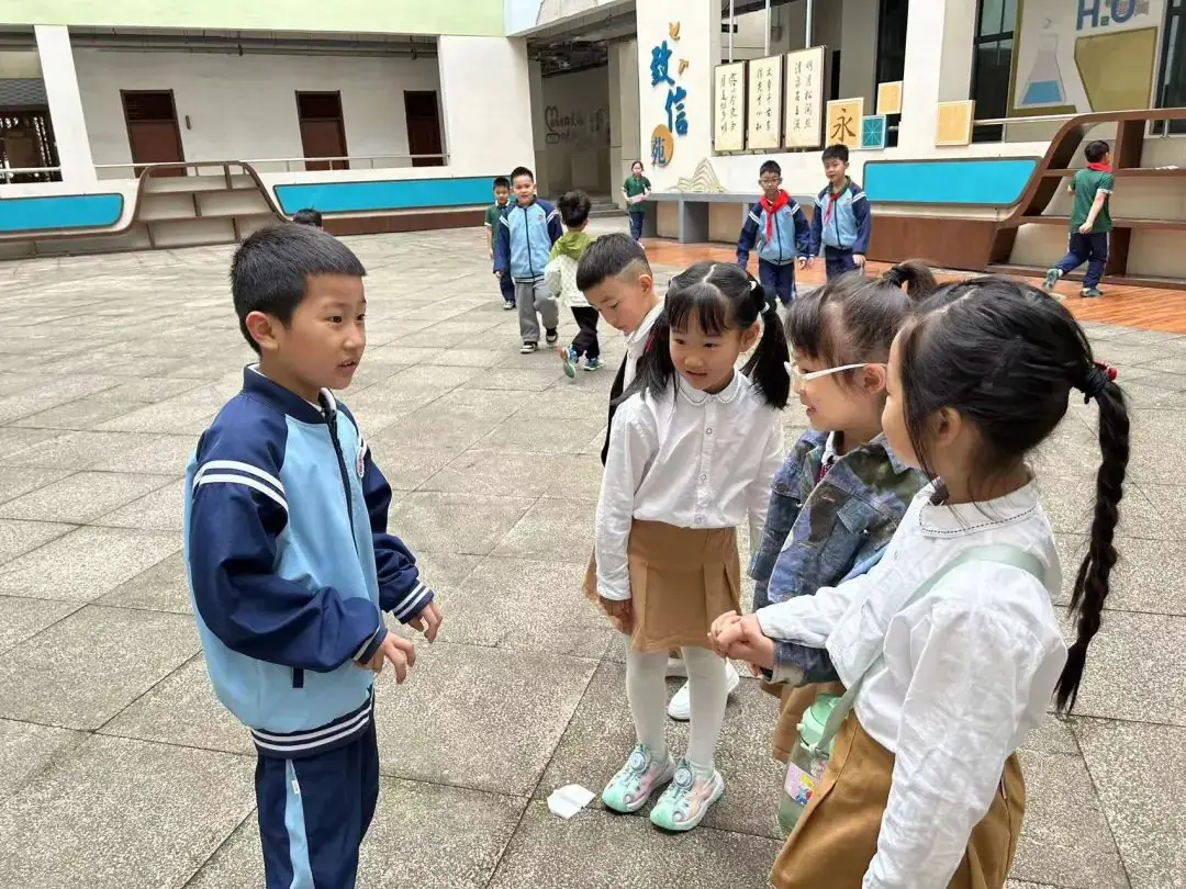 【党建+课程】初探小学,拥抱成长——上饶市信州区东都花园幼儿园参观小学活动 第68张