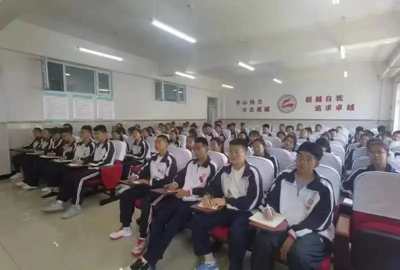 减压赋能悦身心 凝心聚力迎中考——育龙学校开展中考减压赋能心理团体辅导活动 第16张 减压赋能悦身心 凝心聚力迎中考——育龙学校开展中考减压赋能心理团体辅导活动 第16张