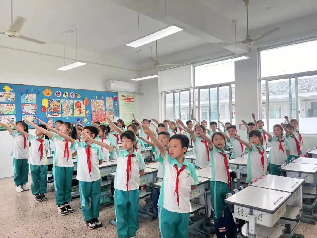 音乐点亮生活 歌声唱响未来——赤城小学“红五月”班班有歌声比赛 第8张 音乐点亮生活 歌声唱响未来——赤城小学“红五月”班班有歌声比赛 第8张