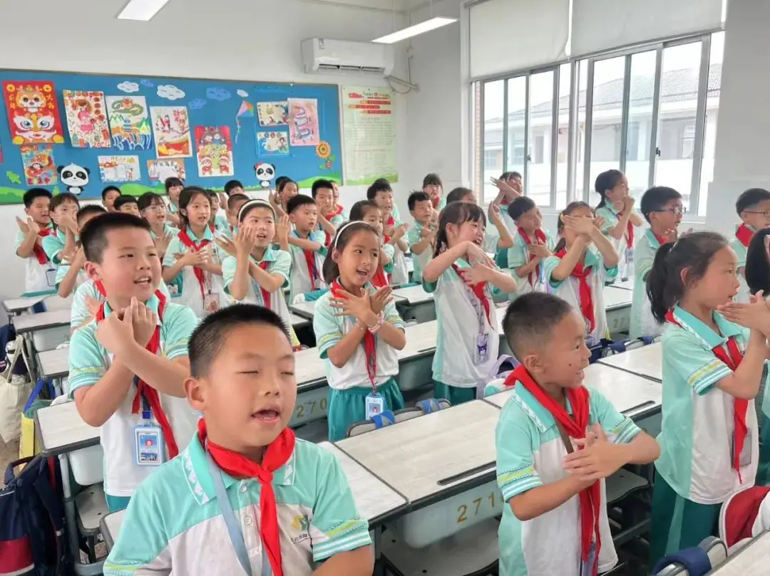 音乐点亮生活 歌声唱响未来——赤城小学“红五月”班班有歌声比赛 第7张 音乐点亮生活 歌声唱响未来——赤城小学“红五月”班班有歌声比赛 第7张
