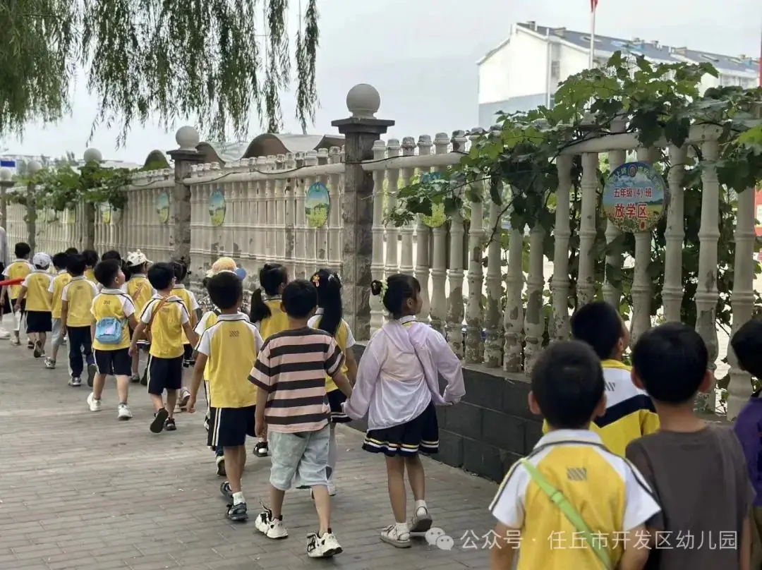 “走进小学、幼见成长”——开发区幼儿园参观第七实验小学活动 第14张 “走进小学、幼见成长”——开发区幼儿园参观第七实验小学活动 第14张