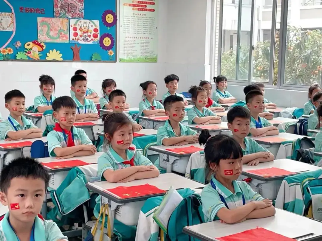 音乐点亮生活 歌声唱响未来——赤城小学“红五月”班班有歌声比赛 第4张 音乐点亮生活 歌声唱响未来——赤城小学“红五月”班班有歌声比赛 第4张