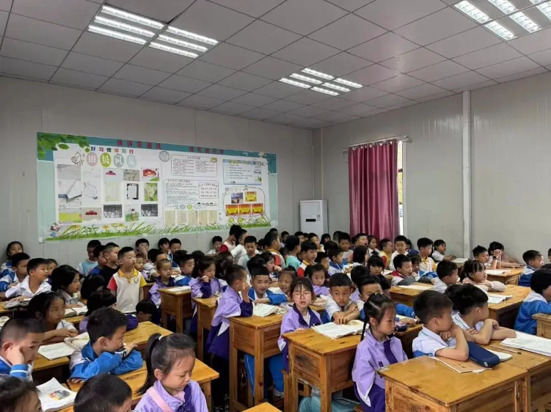 【学前教育宣传月活动】探秘小学 快乐衔接—沿河县第四幼儿园大班幼儿走进小学 第18张 【学前教育宣传月活动】探秘小学 快乐衔接—沿河县第四幼儿园大班幼儿走进小学 第18张