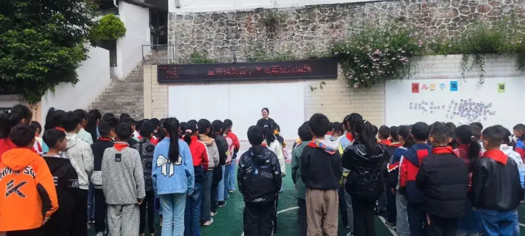 宜东镇梨园小学地震应急演练 第19张 宜东镇梨园小学地震应急演练 第19张