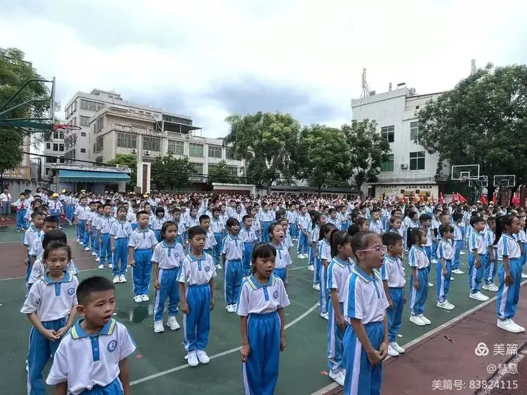 “你好 红领巾”嘉积镇中心学校第三小学2024年一年级新队员入队仪式 第18张 “你好 红领巾”嘉积镇中心学校第三小学2024年一年级新队员入队仪式 第18张