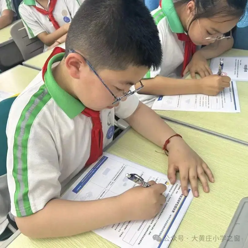【蓝笺传真情 书信伴成长】大黄庄小学蓝信封结业仪式 第19张 【蓝笺传真情 书信伴成长】大黄庄小学蓝信封结业仪式 第19张