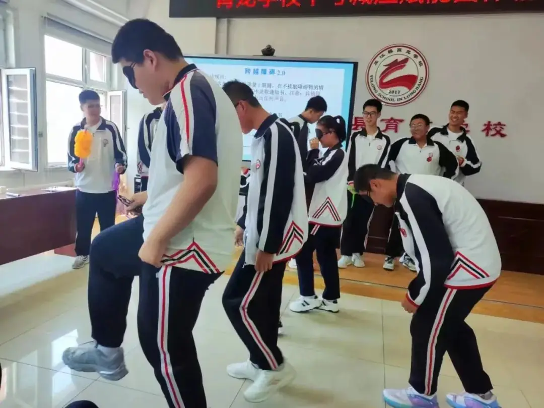 减压赋能悦身心 凝心聚力迎中考——育龙学校开展中考减压赋能心理团体辅导活动 第13张 减压赋能悦身心 凝心聚力迎中考——育龙学校开展中考减压赋能心理团体辅导活动 第13张