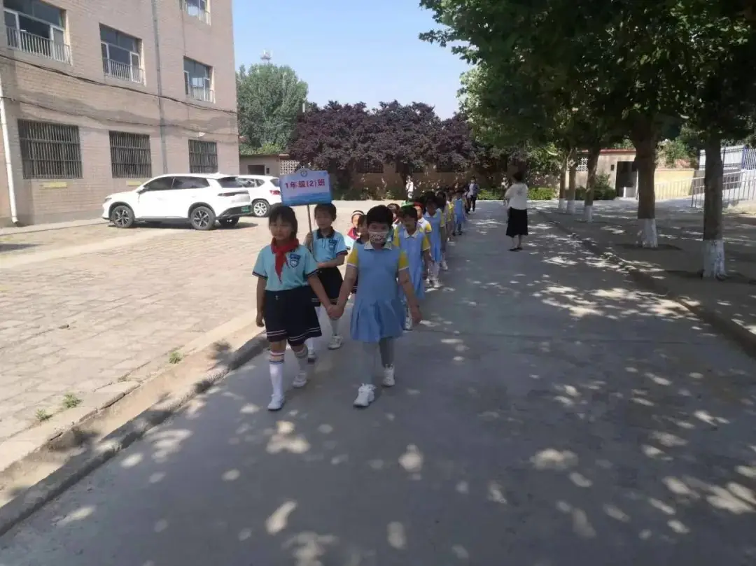 [知行教育]初探小学  礼遇成长——方下中心小学迎接方下街道幼儿园小朋友记实 第13张