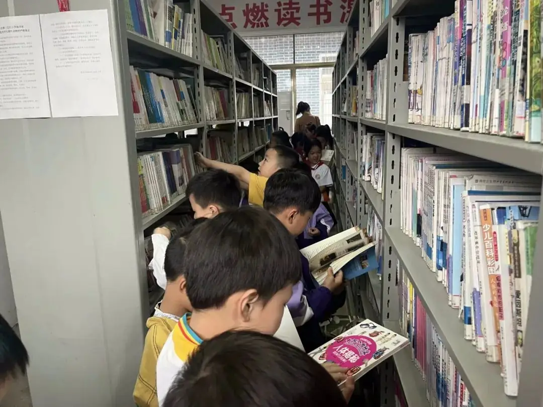 【学前教育宣传月活动】探秘小学 快乐衔接—沿河县第四幼儿园大班幼儿走进小学 第15张 【学前教育宣传月活动】探秘小学 快乐衔接—沿河县第四幼儿园大班幼儿走进小学 第15张