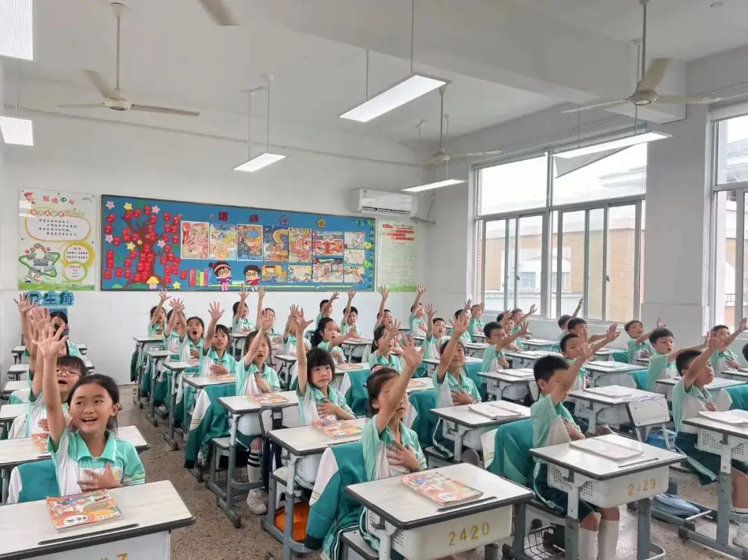 音乐点亮生活 歌声唱响未来——赤城小学“红五月”班班有歌声比赛 第9张 音乐点亮生活 歌声唱响未来——赤城小学“红五月”班班有歌声比赛 第9张