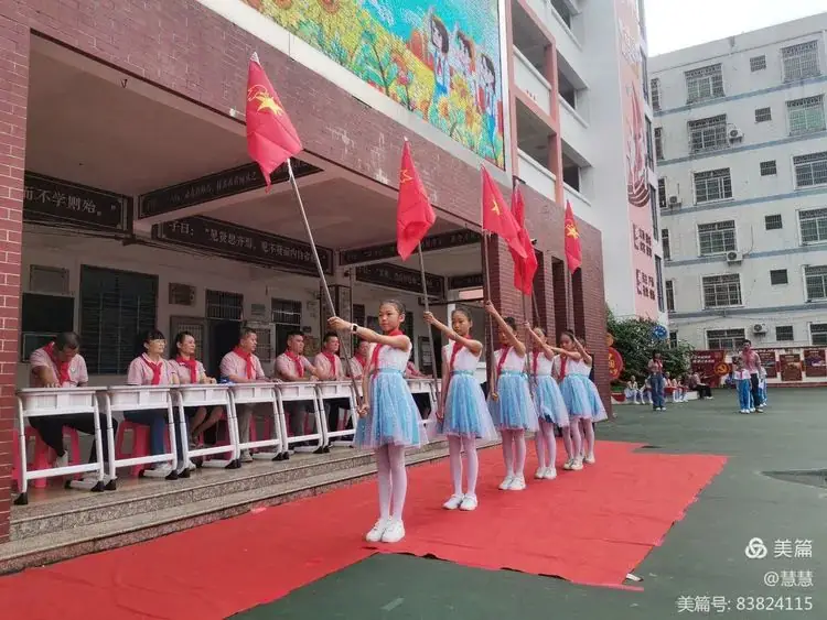 “你好 红领巾”嘉积镇中心学校第三小学2024年一年级新队员入队仪式 第31张 “你好 红领巾”嘉积镇中心学校第三小学2024年一年级新队员入队仪式 第31张