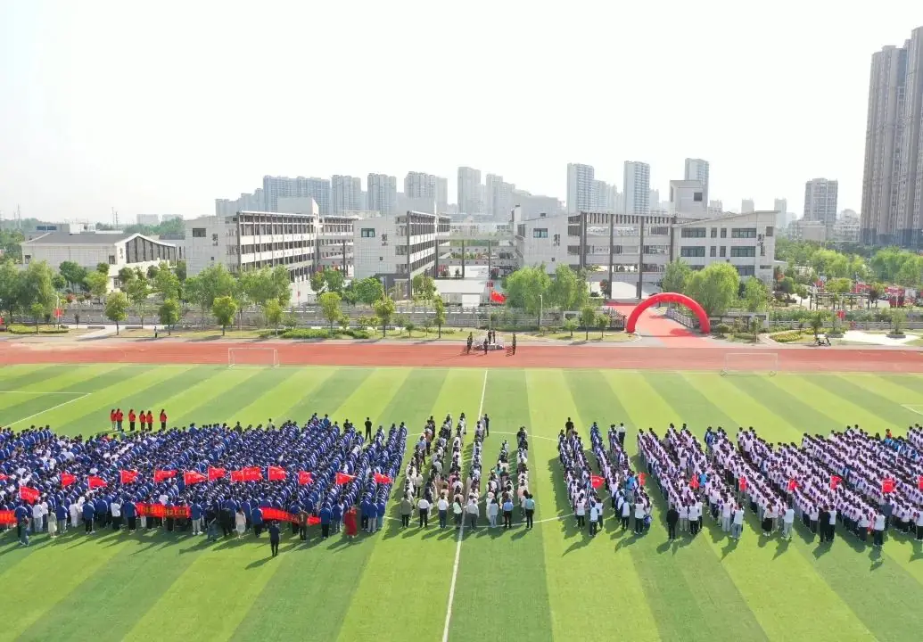 高考特辑 | 呐喊青春 亮剑出征——育才高中举行2024届高考“喊楼行动”与“出征仪式” 第15张