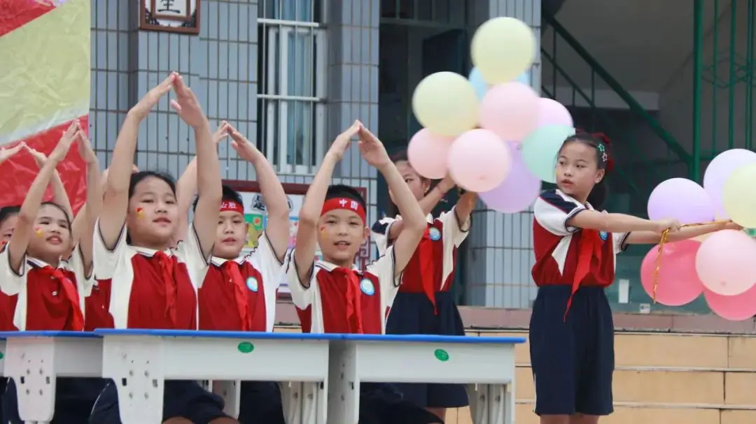 红领巾爱祖国--西津小学2024年少先队入队仪式 第11张 红领巾爱祖国--西津小学2024年少先队入队仪式 第11张