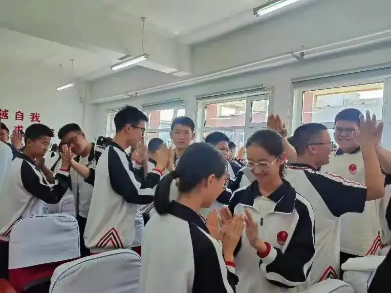 减压赋能悦身心 凝心聚力迎中考——育龙学校开展中考减压赋能心理团体辅导活动 第9张 减压赋能悦身心 凝心聚力迎中考——育龙学校开展中考减压赋能心理团体辅导活动 第9张