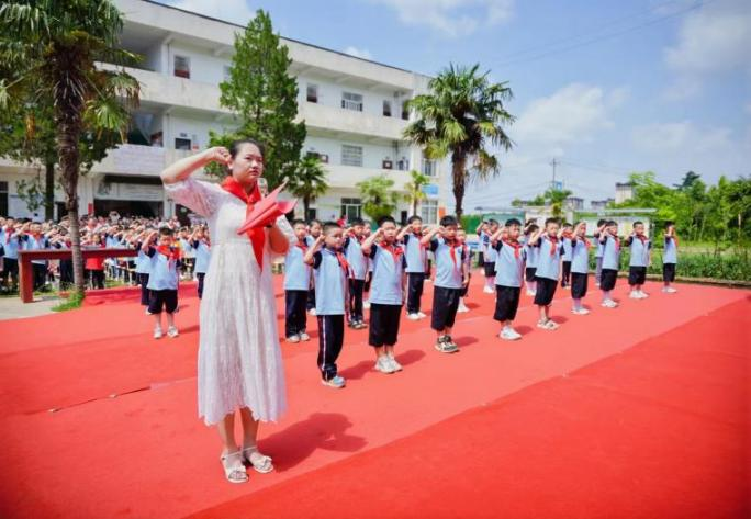 红领巾爱祖国——阳逻街第五小学教联体新队员入队仪式 第30张