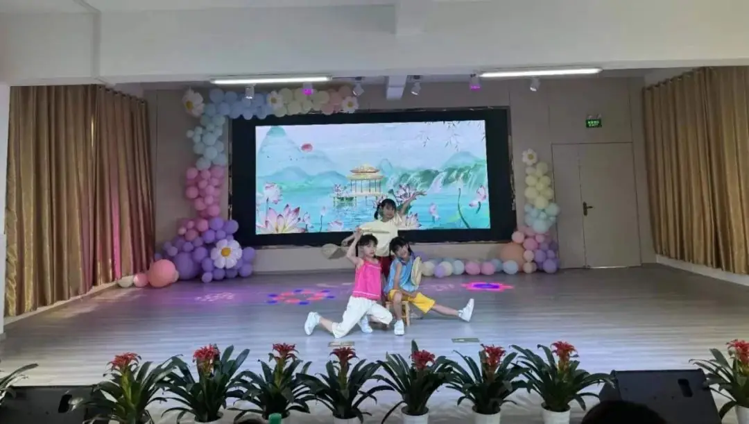 舞动童梦 向阳而行——南新乡中心小学“六一”暨教育“双减”成果展示文艺汇演 第17张 舞动童梦 向阳而行——南新乡中心小学“六一”暨教育“双减”成果展示文艺汇演 第17张
