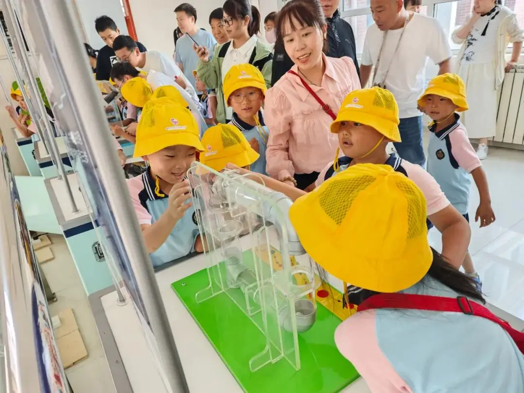 探秘小学日  筑梦向未来——魏桥创业北海幼儿园大班级部参观小学活动 第41张