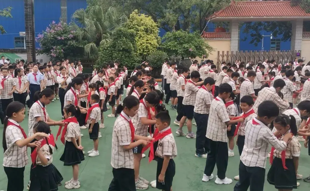 红领巾爱祖国--西津小学2024年少先队入队仪式 第30张 红领巾爱祖国--西津小学2024年少先队入队仪式 第30张