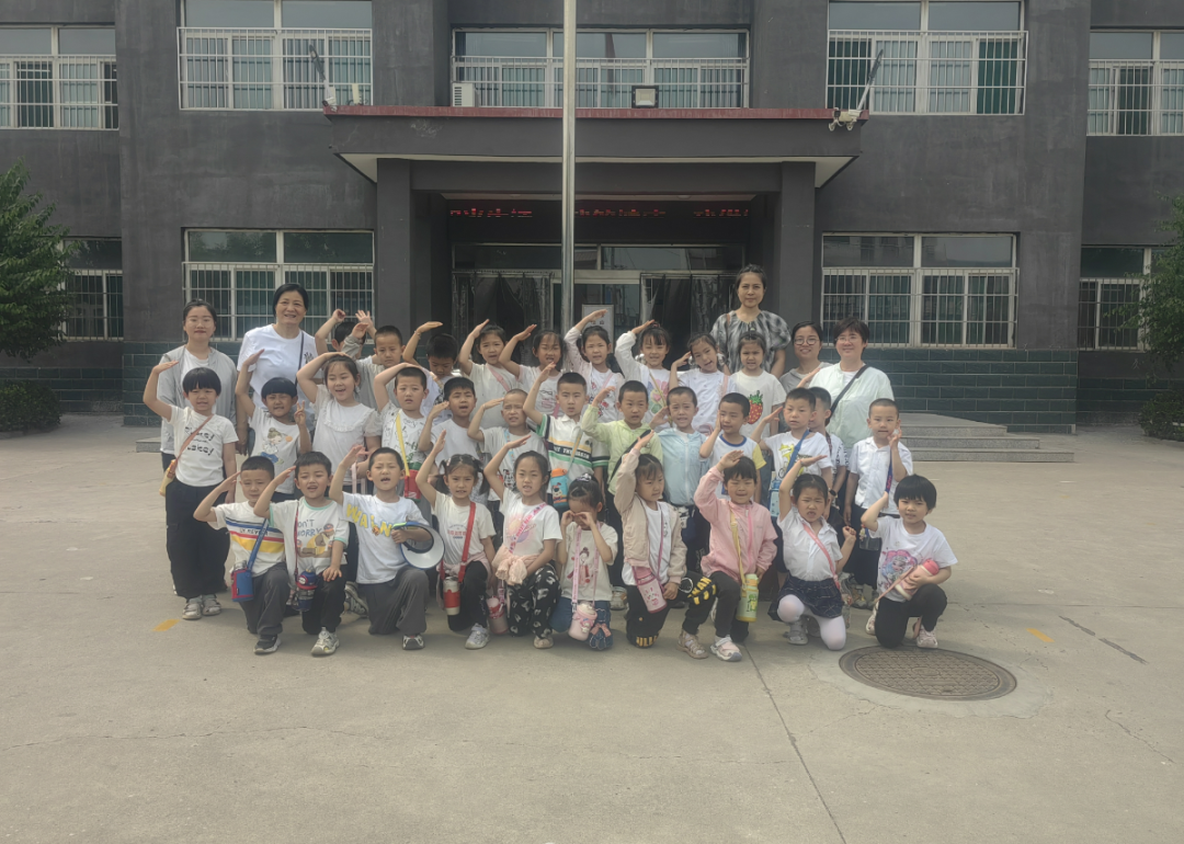 【西苑园动态】走进小学校园 科学幼小衔接 ——榆次七幼教育集团西苑园大班幼儿走进小学-第21张图片-四季读书网 【西苑园动态】走进小学校园 科学幼小衔接 ——榆次七幼教育集团西苑园大班幼儿走进小学-第21张图片-四季读书网