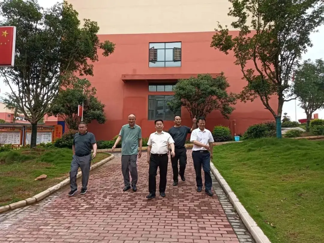 情暖学子,助力高考|江永县委书记唐德荣莅临我校检查指导高考准备工作 第6张 情暖学子,助力高考|江永县委书记唐德荣莅临我校检查指导高考准备工作 第6张