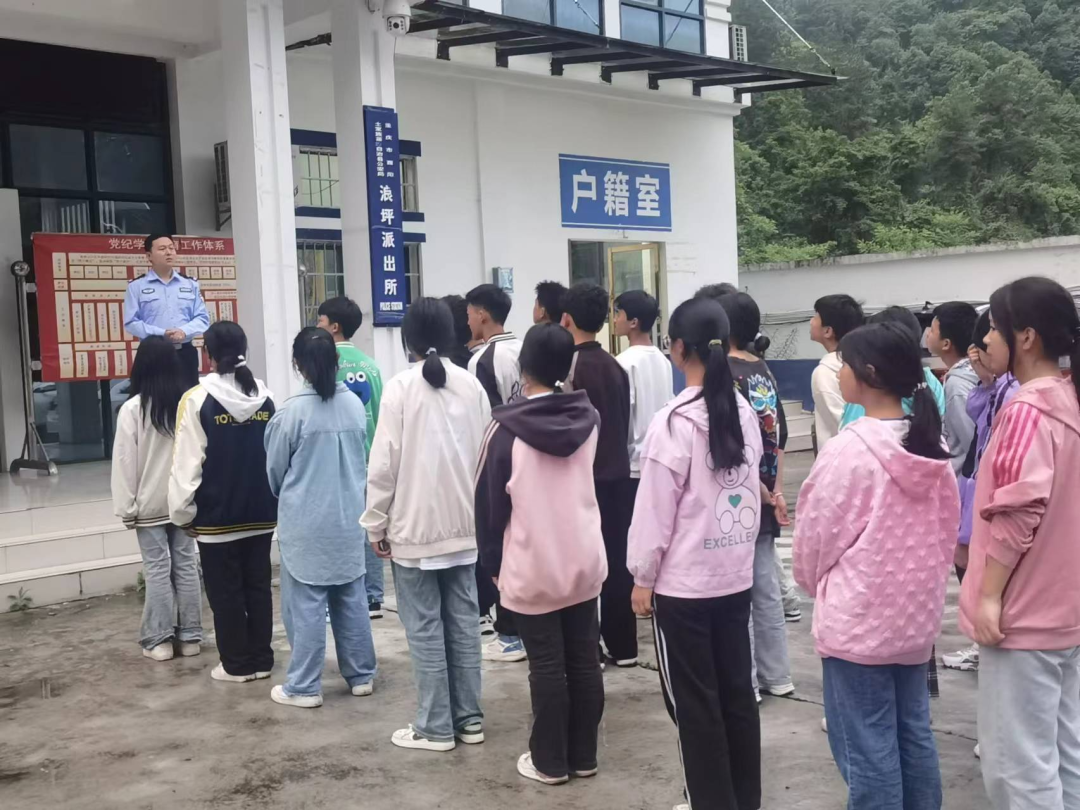 开通绿色通道 浪坪派出所集中为中考学子办理身份证-第2张图片-四季读书网 开通绿色通道 浪坪派出所集中为中考学子办理身份证-第2张图片-四季读书网