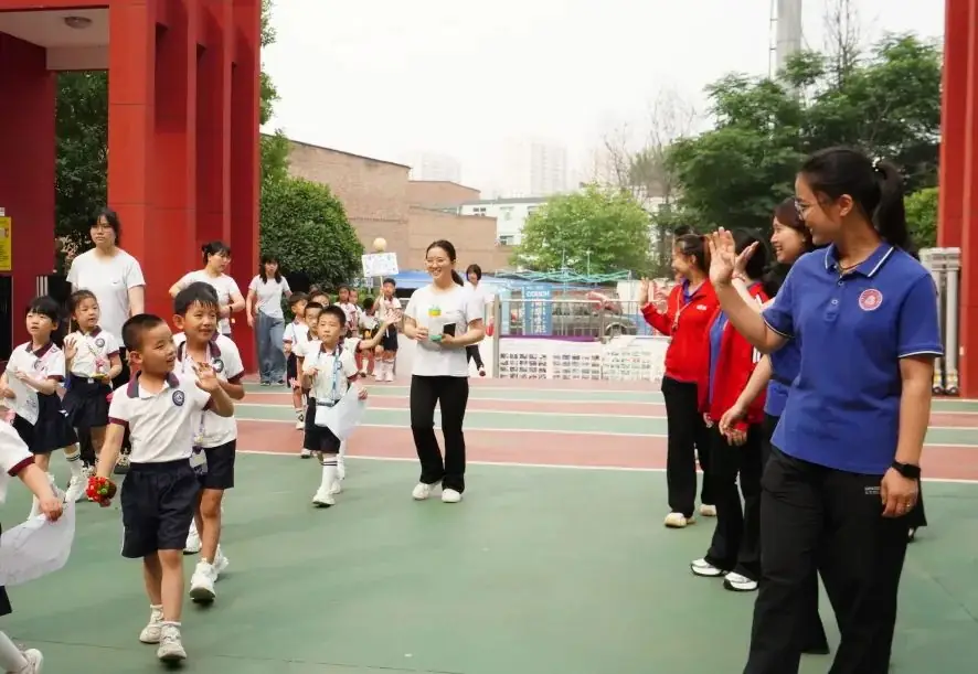 【滴宝园·幼小衔接】小学初体验 幼小零衔接 ——咸阳市秦都区育英名桥幼儿园大班幼小衔接活动 第23张 【滴宝园·幼小衔接】小学初体验 幼小零衔接 ——咸阳市秦都区育英名桥幼儿园大班幼小衔接活动 第23张
