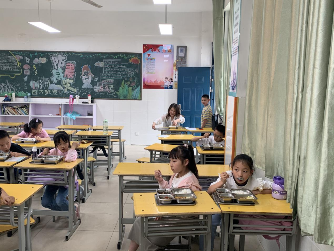 六安市梅山路小学举行膳食委员会家长开放日活动 第4张 六安市梅山路小学举行膳食委员会家长开放日活动 第4张