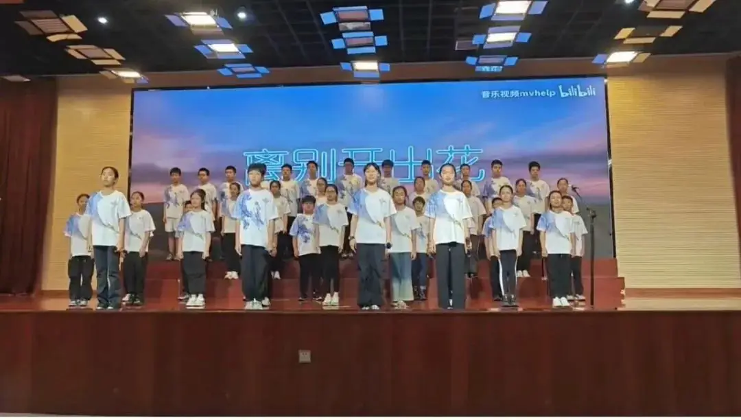 班班有歌,用爱唱响未来——龙锦小学六年级毕业系列活动暨“六一”庆祝活动 第46张 班班有歌,用爱唱响未来——龙锦小学六年级毕业系列活动暨“六一”庆祝活动 第46张