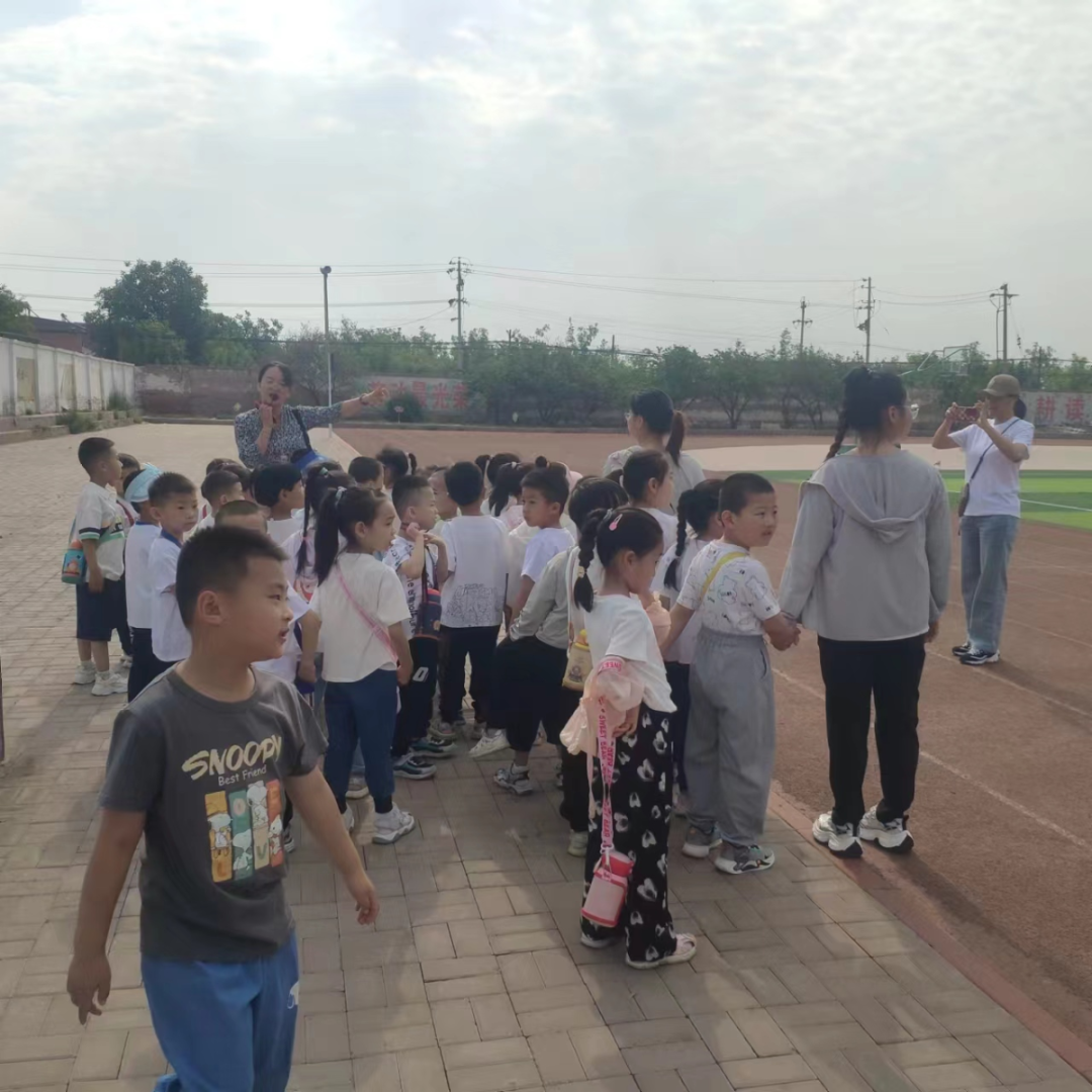 【西苑园动态】走进小学校园 科学幼小衔接 ——榆次七幼教育集团西苑园大班幼儿走进小学-第6张图片-四季读书网 【西苑园动态】走进小学校园 科学幼小衔接 ——榆次七幼教育集团西苑园大班幼儿走进小学-第6张图片-四季读书网