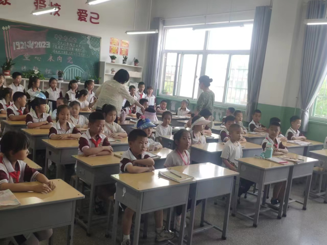 【西苑园动态】走进小学校园 科学幼小衔接 ——榆次七幼教育集团西苑园大班幼儿走进小学-第12张图片-四季读书网 【西苑园动态】走进小学校园 科学幼小衔接 ——榆次七幼教育集团西苑园大班幼儿走进小学-第12张图片-四季读书网