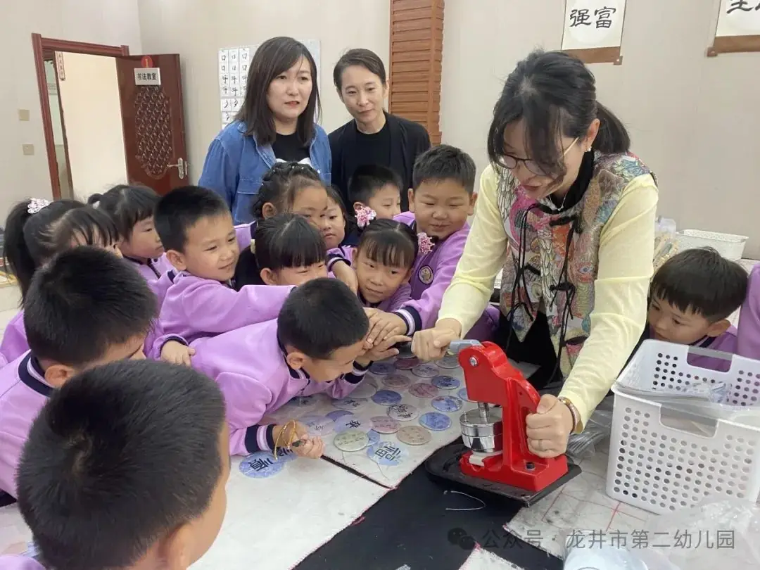【幼儿活动】“趣”探小学,“幼”见成长——龙井市第二幼儿园携手龙井市东山实验小学开展参观小学活动 第73张 【幼儿活动】“趣”探小学,“幼”见成长——龙井市第二幼儿园携手龙井市东山实验小学开展参观小学活动 第73张