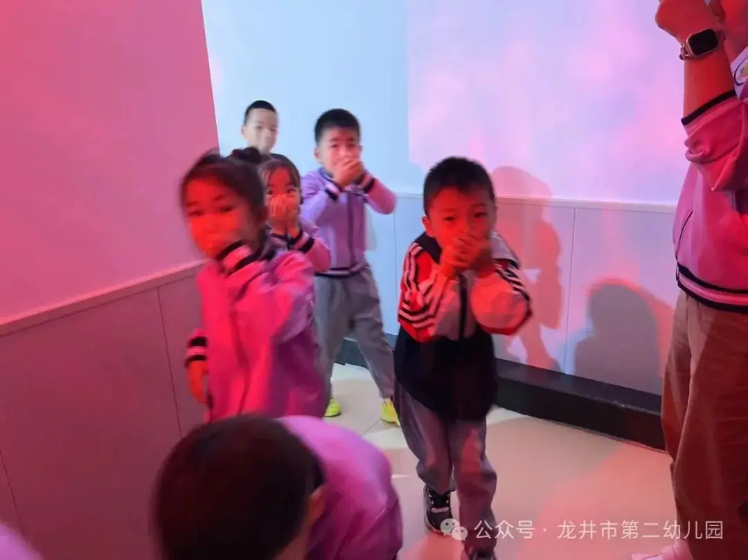 【幼儿活动】“趣”探小学,“幼”见成长——龙井市第二幼儿园携手龙井市东山实验小学开展参观小学活动 第59张 【幼儿活动】“趣”探小学,“幼”见成长——龙井市第二幼儿园携手龙井市东山实验小学开展参观小学活动 第59张