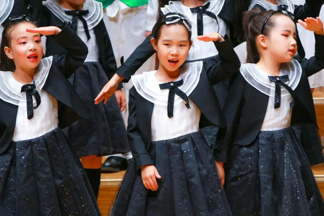 灯市口小学举行“逐光前行 扬帆远航”金帆合唱团二十周年专场音乐会暨灯市口小学建校160周年素质教育成果展示活动 第42张 灯市口小学举行“逐光前行 扬帆远航”金帆合唱团二十周年专场音乐会暨灯市口小学建校160周年素质教育成果展示活动 第42张