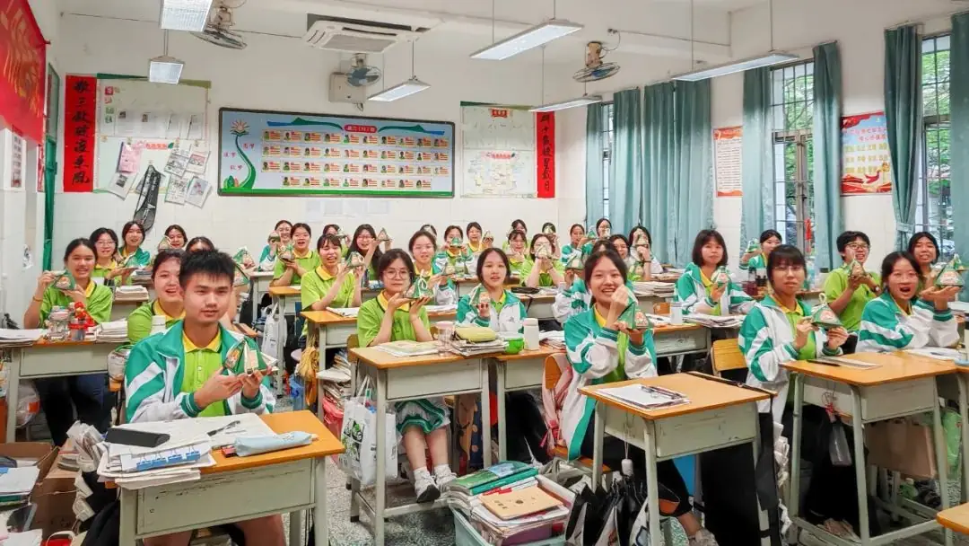 高考,就是让考生们高高兴兴去考试 第6张 高考,就是让考生们高高兴兴去考试 第6张