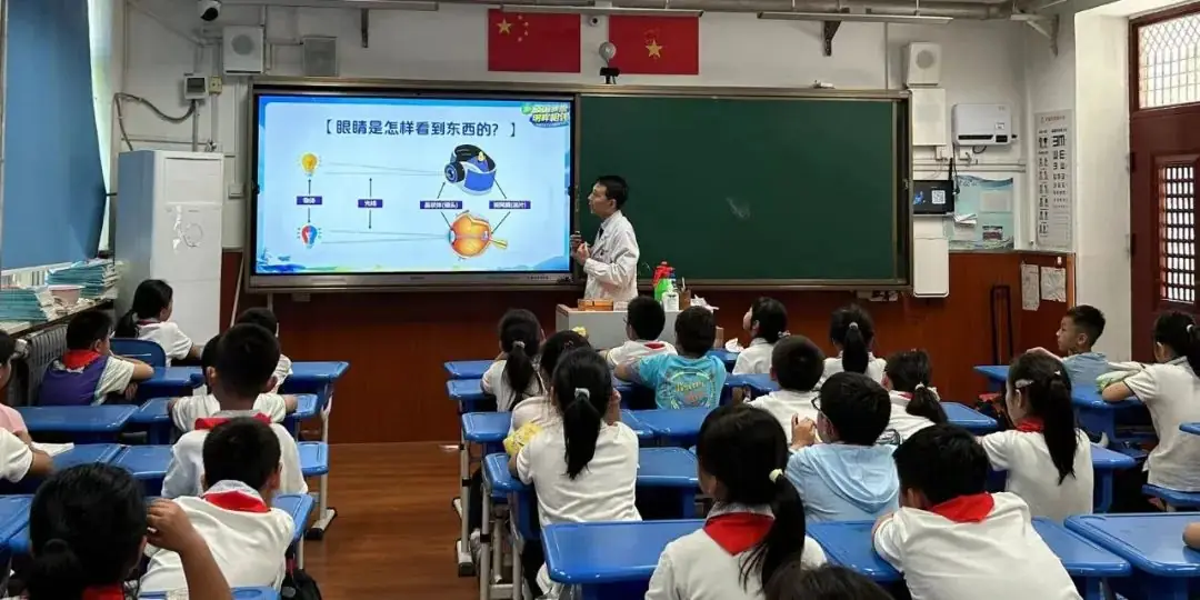 用心守护光明——燕柳小学三(6)中队全国爱眼日开展爱眼护眼科普讲座 第7张 用心守护光明——燕柳小学三(6)中队全国爱眼日开展爱眼护眼科普讲座 第7张