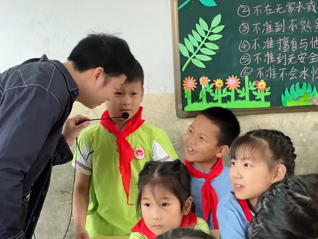 【走,参观小学去!】佛子山镇中心幼儿园大班级部参观小学活动 第39张 【走,参观小学去!】佛子山镇中心幼儿园大班级部参观小学活动 第39张