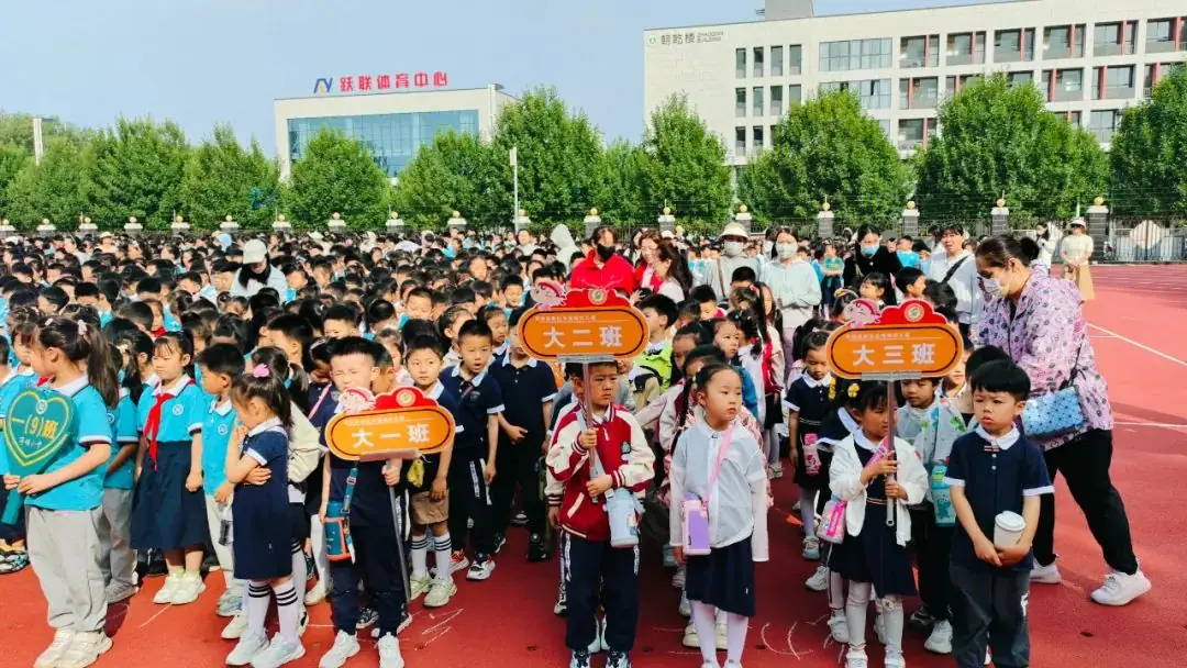 美好初夏,“幼”见小学——安阳高新区商颂小学迎接各幼儿园走进小学幼小衔接活动纪实 第4张 美好初夏,“幼”见小学——安阳高新区商颂小学迎接各幼儿园走进小学幼小衔接活动纪实 第4张